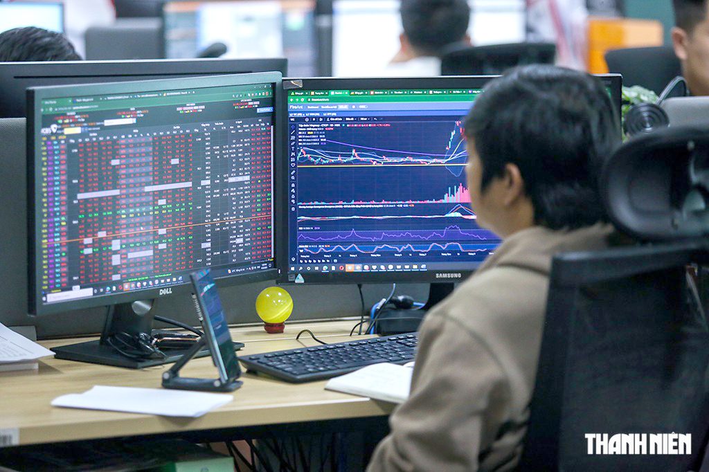 Giá cổ phiếu liên tục giảm, nhà đầu tư nản lòng