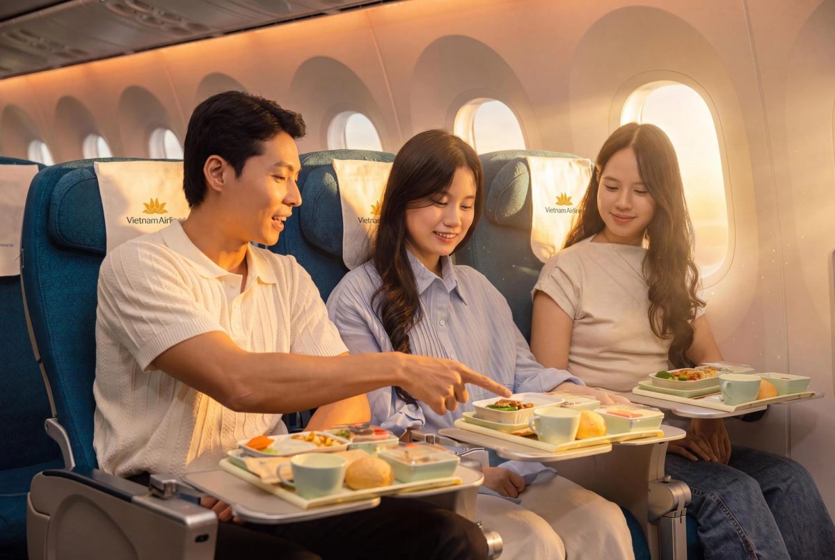 Suất ăn còn nguyên trên máy bay và bài toán lãng phí của hàng không xanh - Ảnh 1
