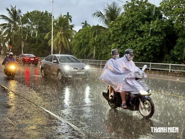 Trung và Nam bộ sắp đón đợt mưa lớn, khả năng xuất hiện bão số 6