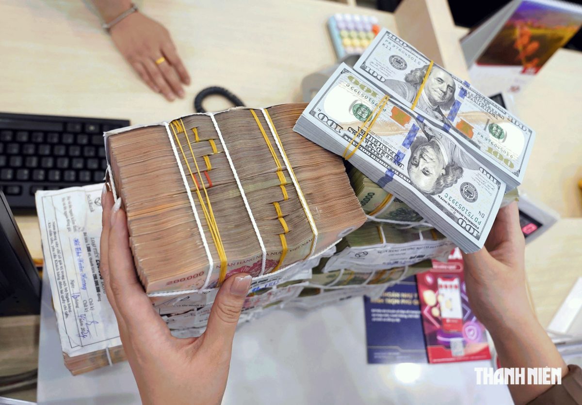Vì sao giá USD giảm mạnh? - Ảnh 1