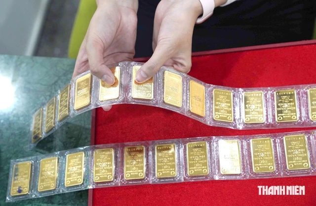 Giá vàng lao dốc, USD tăng - Ảnh 1
