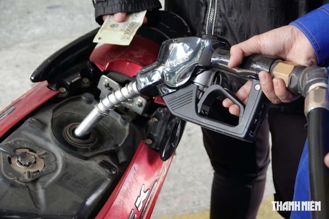 Thủ tướng yêu cầu tổ chức lại hệ thống thương nhân phân phối, bán lẻ xăng dầu