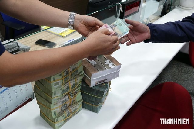 Lãi suất tiết kiệm tiếp tục neo cao trên 9%/năm - Ảnh 1