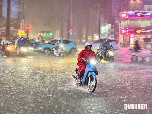 TP.HCM và Nam bộ sắp đón đợt mưa lớn kéo dài 5 ngày - Ảnh 1