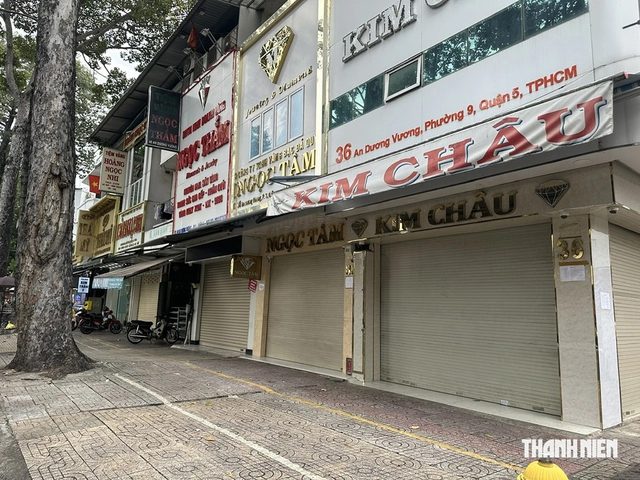 Một số cửa hàng kim cương hoạt động trở lại - Ảnh 1