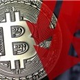 Bitcoin bất ngờ xuống dưới 10.000 USD sau tuyên bố của SEC