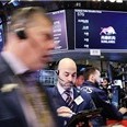 Dow Jones 'bốc hơi' 400 điểm cuối phiên do thông tin FBI lục soát văn phòng luật sư của ông Trump