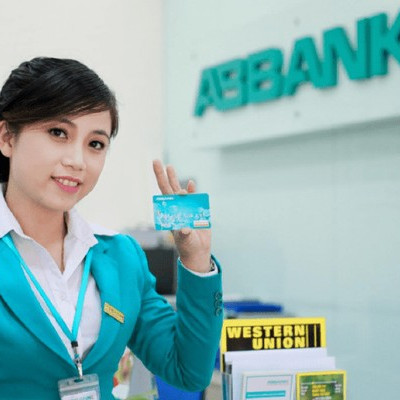 ABBank: Tăng trưởng lợi nhuận từ dương thành giảm sau soát xét, nợ xấu tăng nhanh