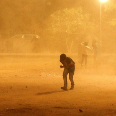 Bão cát kèm mưa lớn ở Ấn Độ, hàng trăm người thương vong