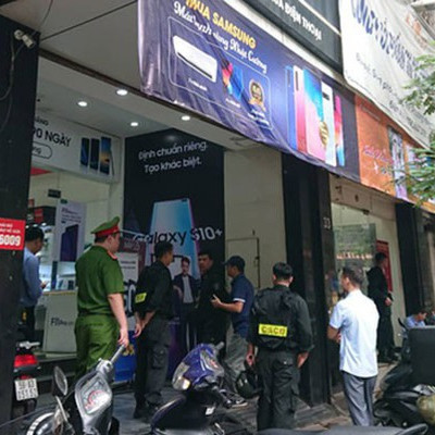 Chuỗi cửa hàng Nhật Cường Mobile bị khám xét
