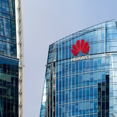 Cuộc vươn mình không dễ dàng của "người khổng lồ" Huawei