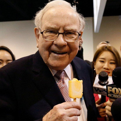 Điều hành đế chế đầu tư 40 năm, Warren Buffett nhận lương bao nhiêu?