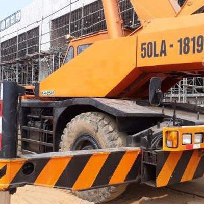 Doanh nghiệp nhập khẩu mặt hàng cần trục bánh lốp “kêu cứu”