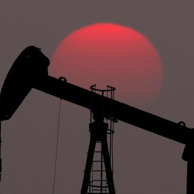 Giá dầu tiếp tục tăng do nguồn cung từ OPEC giảm