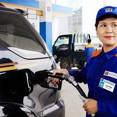 Giảm giá hàng loạt, giá xăng chạm mốc 19.400 đồng/lít