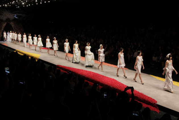 Kinh doanh thời trang: “Thương hiệu phải luôn lớn hơn nhà thiết kế” - Ảnh 2. Kinh doanh thời trang: “Thương hiệu phải luôn lớn hơn nhà thiết kế” - Ảnh 2.