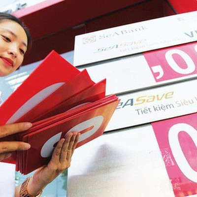 Lãi vay đồng loạt giảm mạnh, khách hàng mắc kẹt với lãi vay cũ