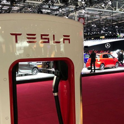 Lợi nhuận của Tesla bất ngờ tăng trong "quý lịch sử"