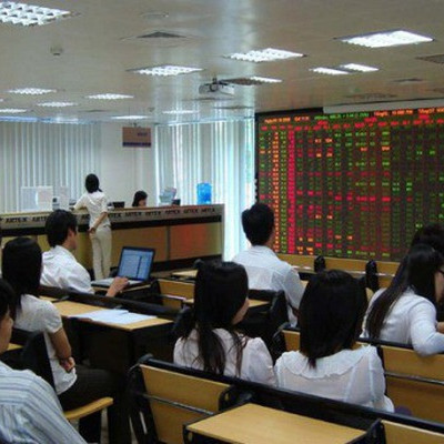 Nhà đầu tư nước ngoài bán ròng 325 tỷ đồng ngày VN-Index giảm 2,5%