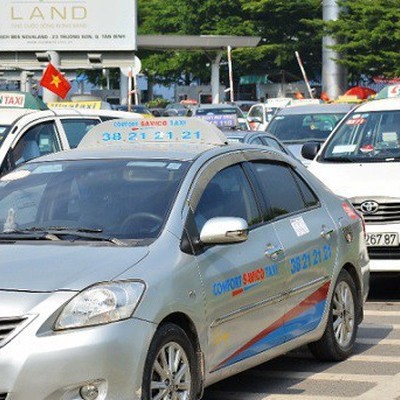 Savico Taxi đóng cửa trước áp lực cạnh tranh từ Uber, Grab