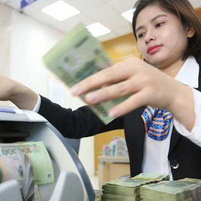 Tiền dồi dào, nhiều ngân hàng bắt đầu hạ lãi suất cho vay