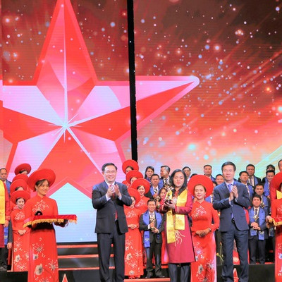 Tổng Giám đốc Sacombank nhận giải thưởng Sao Đỏ năm 2019