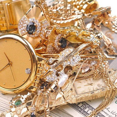 Tranh thủ giá vàng cao, dân Mỹ đổ xô bán trang sức cũ