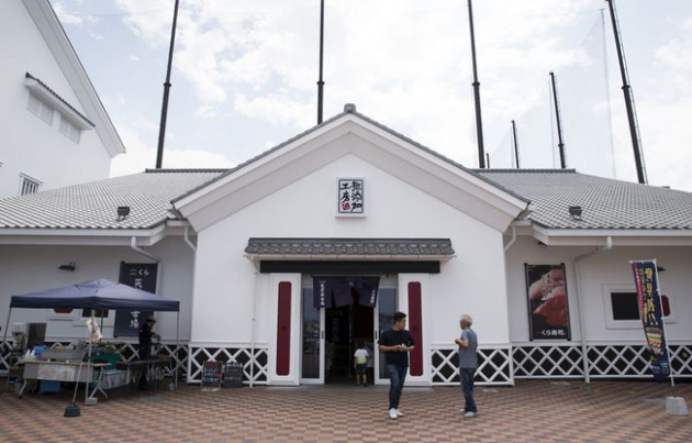 Từ người bán giấm thành chủ đế chế sushi tỷ đô - Ảnh 3. Từ người bán giấm thành chủ đế chế sushi tỷ đô - Ảnh 3.