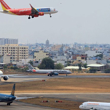 Về quê ăn Tết: Vẫn áp lực "cháy" vé