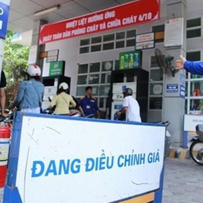 Xăng tiếp tục tăng giá lên 21.079 đồng/lít