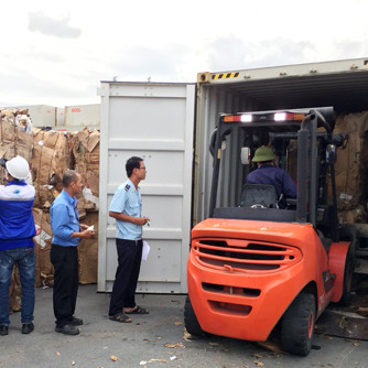 70 container phế liệu của doanh nghiệp tồn đọng tại Bình Dương