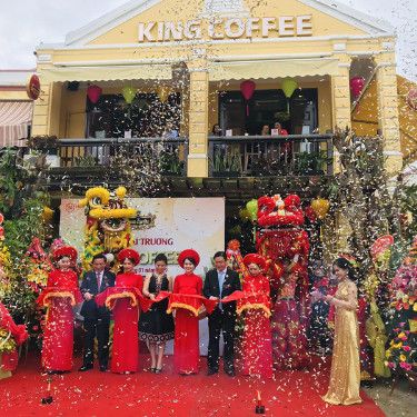 Bà Lê Hoàng Diệp Thảo khai trương thêm quán King Coffee mới tại Hội An