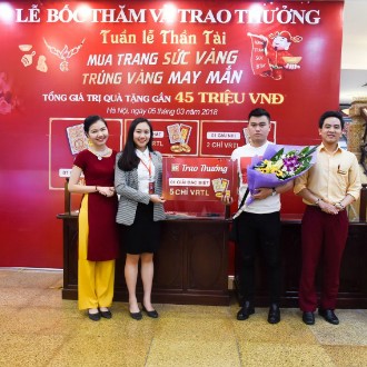 Bảo Tín Minh Châu trao 12 chỉ vàng cho khách trúng thưởng