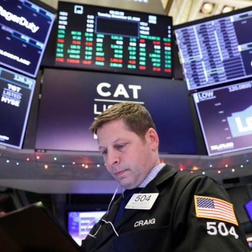 Chỉ số Nasdaq lần đầu vượt mốc 9.000 điểm