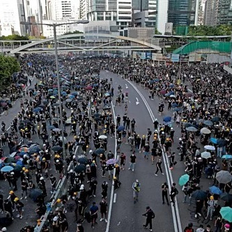 Chứng khoán Hong Kong tăng vọt