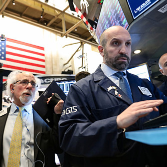 Chứng khoán Mỹ đi xuống vì Trump muốn tăng thuế với Trung Quốc