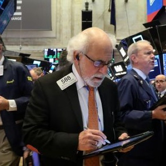 Chứng khoán Mỹ đỏ lửa vì chiến tranh thương mại