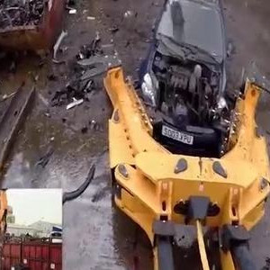 Cỗ máy khổng lồ chuyên mổ ôtô 'hết đát'