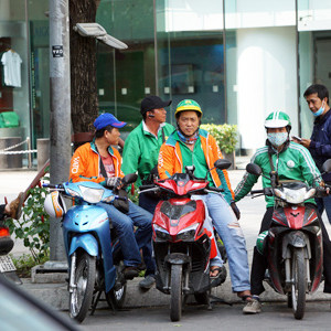 Cuộc đua giành giật những khách hàng 'lười'