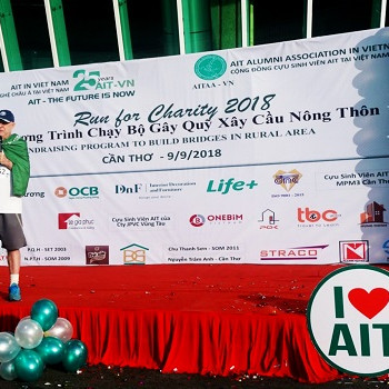 Cựu sinh viên AIT Việt Nam chạy bộ gây Quỹ xây cầu nông thôn