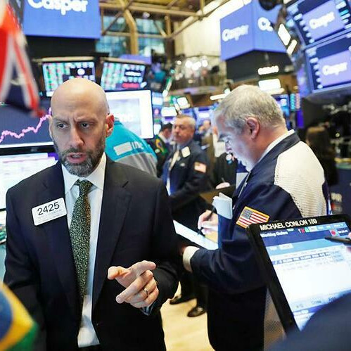 Dow Jones giảm tiếp gần 900 điểm