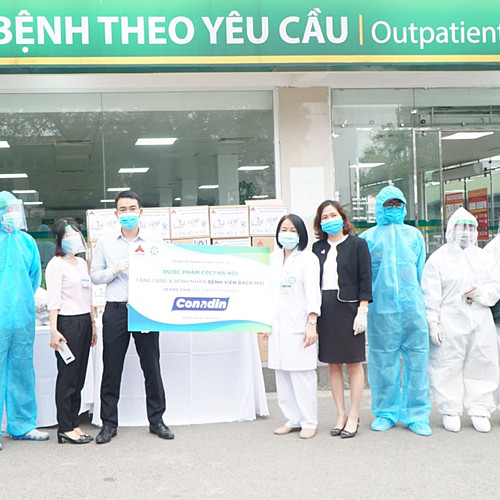 CPC1 Hà Nội tặng Bệnh viện Bạch Mai 10.000 chai gel khô sát khuẩn