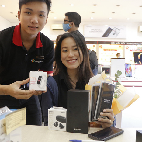 FPT Shop giao hơn 3.000 máy Galaxy S20 Series trong ngày mở bán