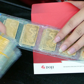 Giá vàng miếng SJC lao dốc phiên cuối tuần