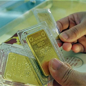 Giá vàng trong nước sụt giảm