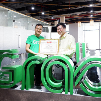 Grab nhận bằng khen của Quỹ Bảo trợ Trẻ em Việt Nam