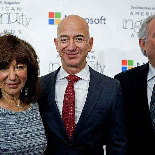 Jeff Bezos thành công nhờ 'trúng số nhiều lần'