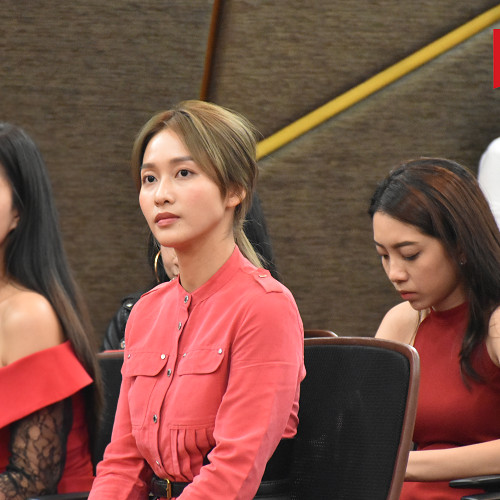Khả Ngân tham quan nhà máy trà Fitne tại Thái Lan