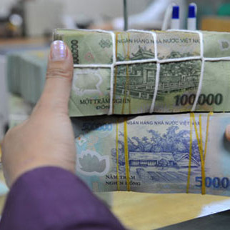 Lãi suất gửi tiết kiệm lại tiếp tục giảm