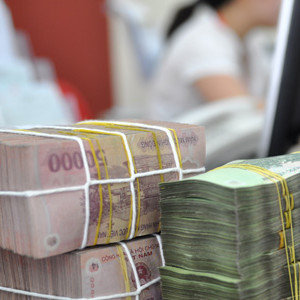 Lãi suất tiết kiệm tiếp tục tăng cao